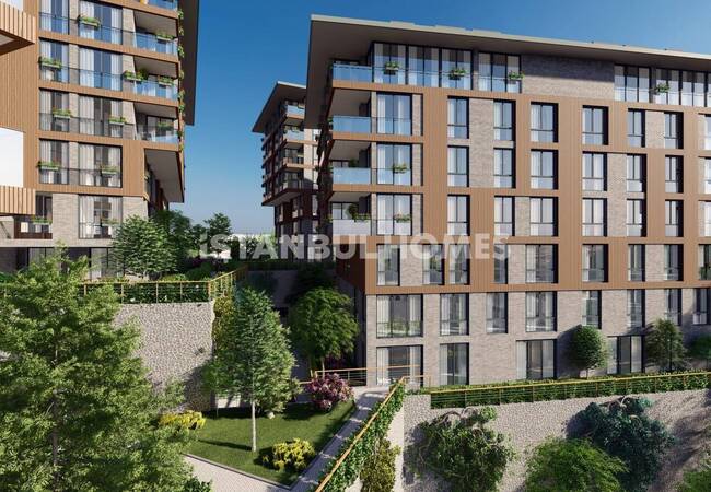 Properties in Complex with Large Green Areas in Istanbul Uskudar 1