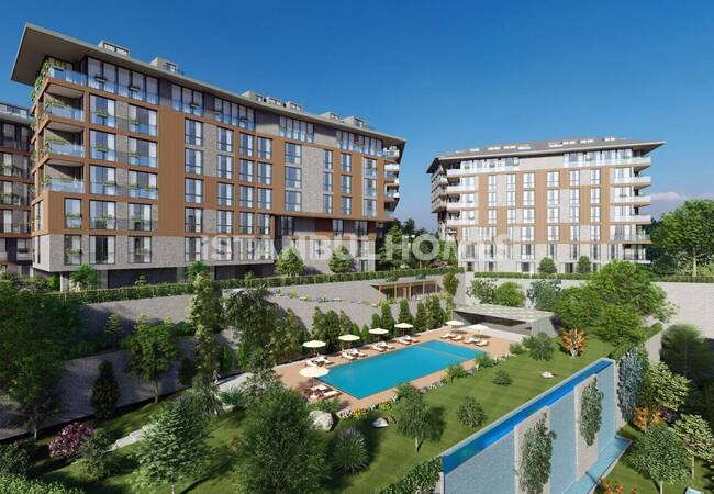Properties in Complex with Large Green Areas in Istanbul Uskudar