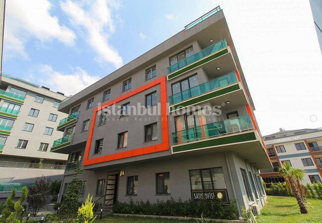 Beylikdüzü'nde Saunalı ve Havuzlu Sitede Balkonlu Daireler 3