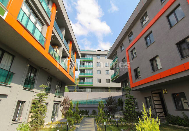 Beylikdüzü'nde Saunalı ve Havuzlu Sitede Balkonlu Daireler 4