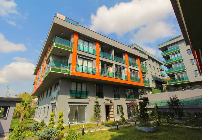 Beylikdüzü'nde Saunalı ve Havuzlu Sitede Balkonlu Daireler 5