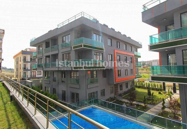 Beylikdüzü'nde Saunalı ve Havuzlu Sitede Balkonlu Daireler 2