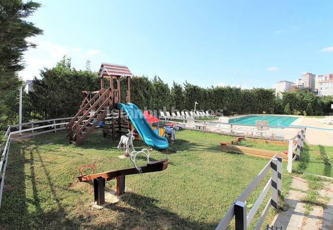 Apartment in a Complex Close to the Main Road in Kartal 4