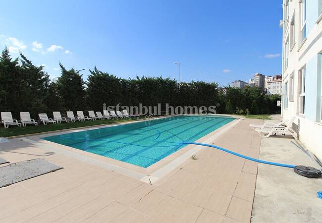 Apartment in a Complex Close to the Main Road in Kartal 2