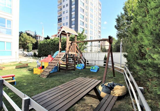 Apartment in a Complex Close to the Main Road in Kartal 5