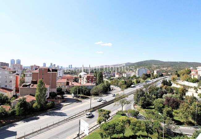 Apartment in a Complex Close to the Main Road in Kartal 1