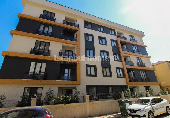 Tuzla'da Sahile Yakın Konumda Satılık Bakımlı Daire 1