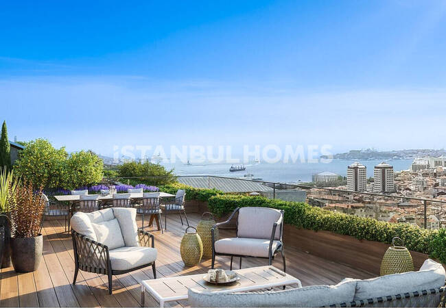 Sea View Apartment in Comprehensive Project in Istanbul Besiktas