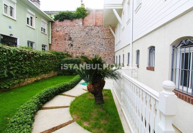İstanbul Sarıyer'de Boğaz Manzaralı Yenilenmiş Binada Daireler 6