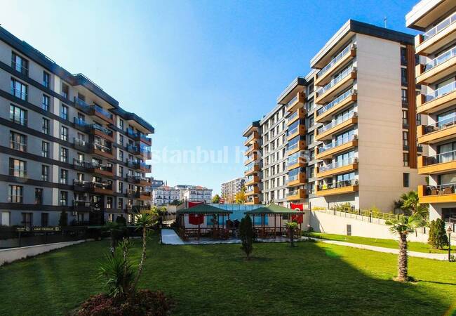 Furnished Apartment in Complex at 650 Meters From Sea in Buyukcekmece 2