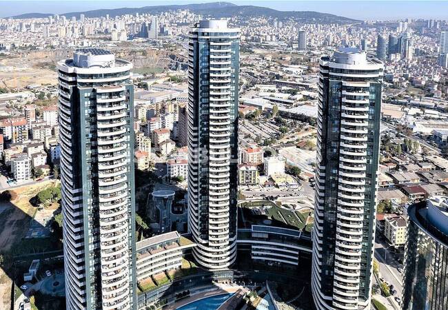 Real Estate in Complex with Terrace and Balcony in Kartal Istanbul
