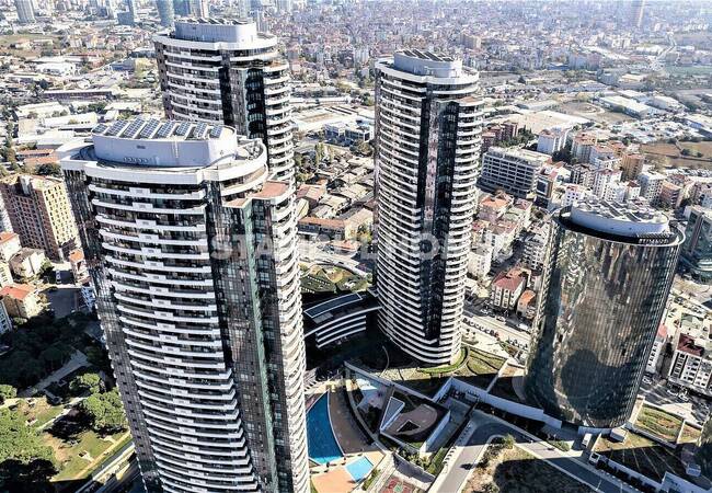 Real Estate in Complex with Terrace and Balcony in Kartal Istanbul 1