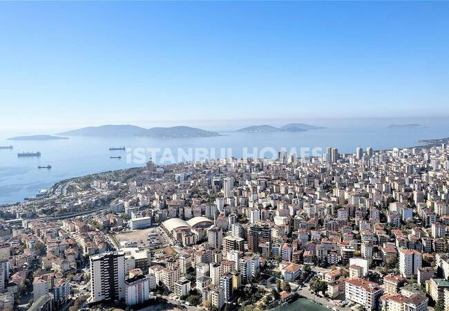 Real Estate in Complex with Terrace and Balcony in Kartal Istanbul 2