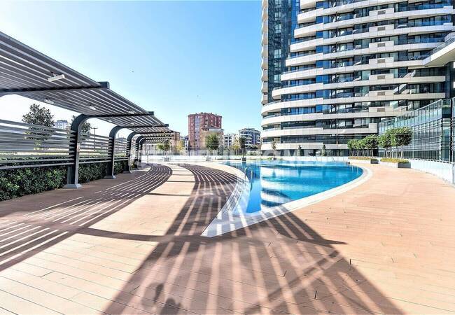 Real Estate in Complex with Terrace and Balcony in Kartal Istanbul 5