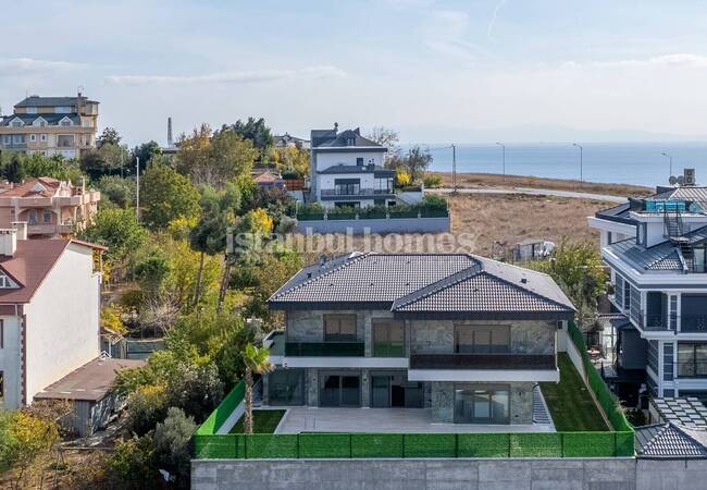 Duplex Villa with Garden and Pool in Istanbul Beylikduzu 11