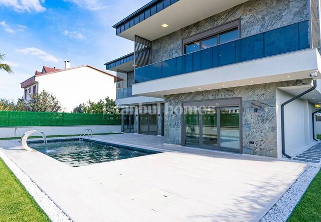 Duplex Villa with Garden and Pool in Istanbul Beylikduzu 4