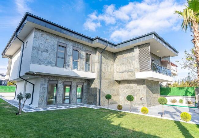 Duplex Villa with Garden and Pool in Istanbul Beylikduzu 6