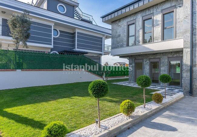 Duplex Villa with Garden and Pool in Istanbul Beylikduzu 7