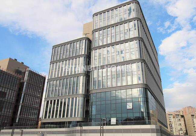 Centrally Located Flats in a Complex with Security in Kagithane