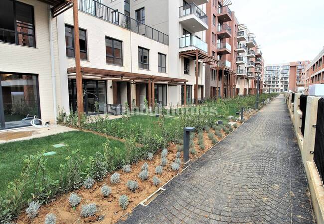 شقق مطلة على الطبيعة والغابات مع مجمع سكني في اسطنبول 14