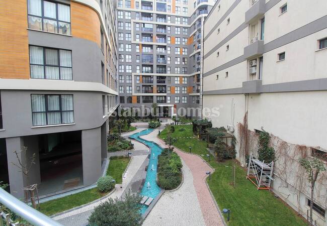 New Flats In A Complex With Pool In Istanbul Kucukcekmece