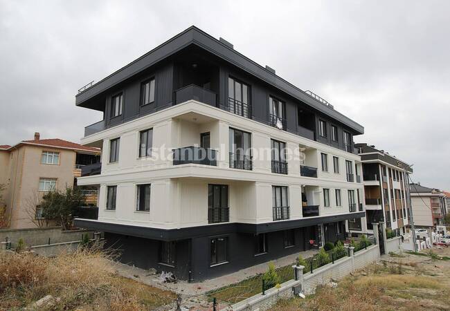 2-bedroom Brand New Apartment with Garden in Beylikduzu 1