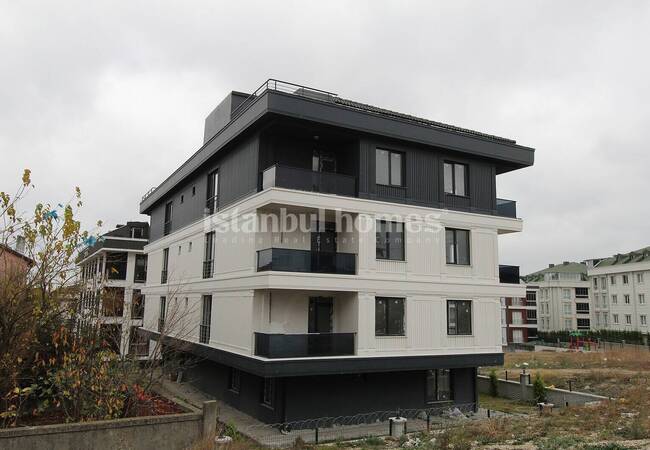 2-bedroom Brand New Apartment with Garden in Beylikduzu 3