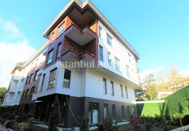 Apartment in a Complex Near the Subway in Eyupsultan Gokturk 3
