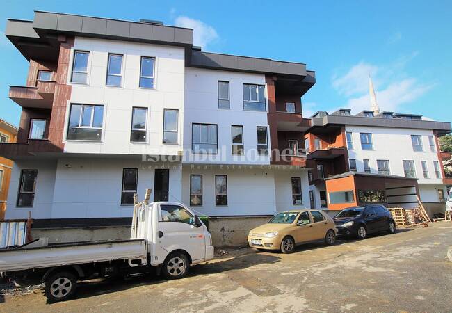 Apartment in a Complex Near the Subway in Eyupsultan Gokturk 1