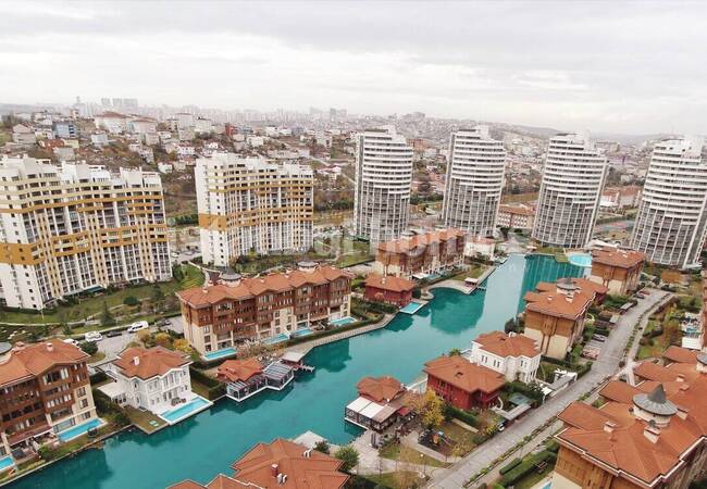 Lake View Apartments in an Elite Complex in Kucukcekmece