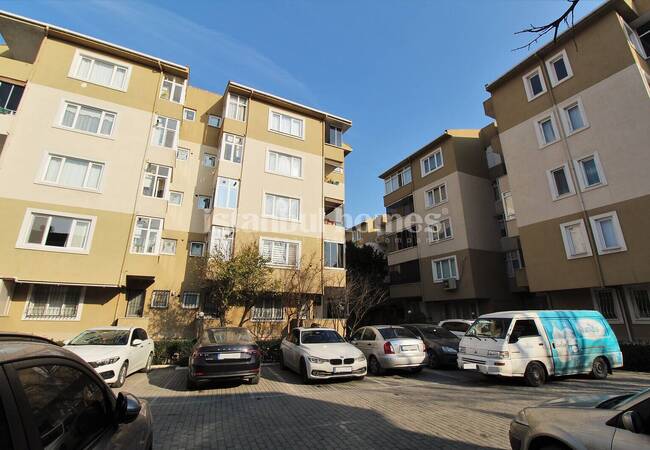 Property in a Secure Complex with Parking Lot in Istanbul 1