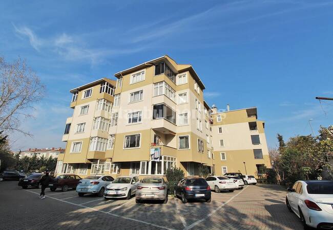 Property in a Secure Complex with Parking Lot in Istanbul 3