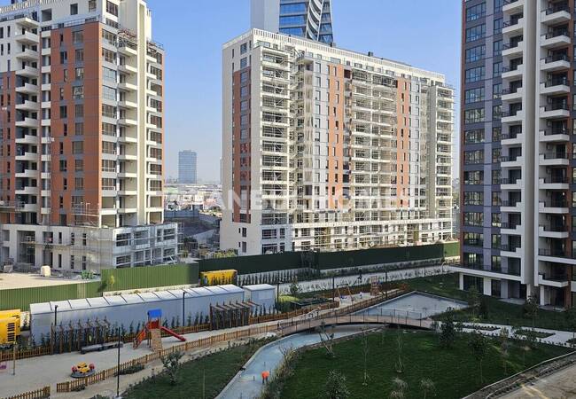 Apartments in a Secure Complex with Pool in Kartal Istanbul