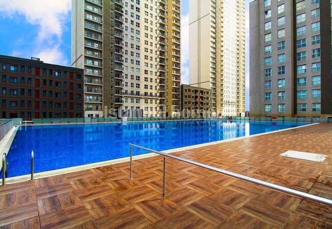 Apartment in a Complex with Pool and Parking Lot in Istanbul 3