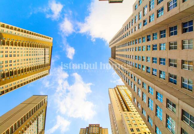 Apartment in a Complex with Pool and Parking Lot in Istanbul 4