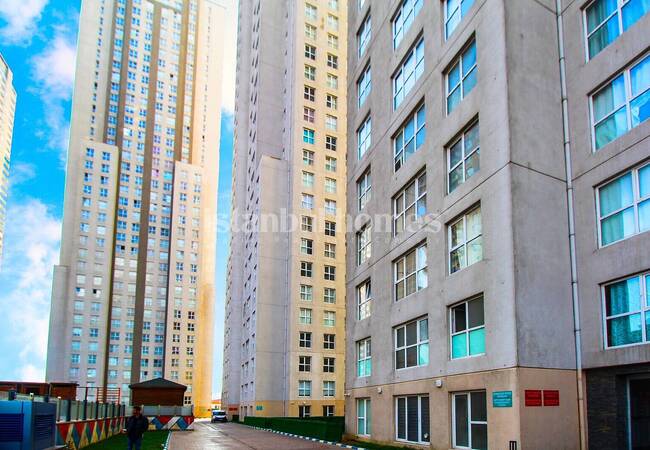 Apartment in a Complex with Pool and Parking Lot in Istanbul 5