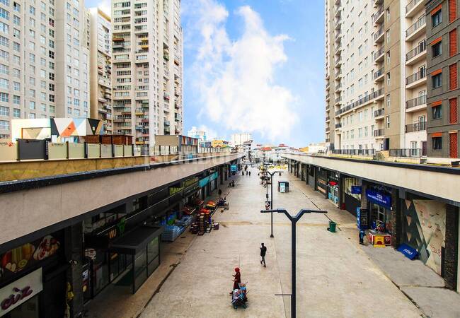 Apartment in a Complex with Pool and Parking Lot in Istanbul 9
