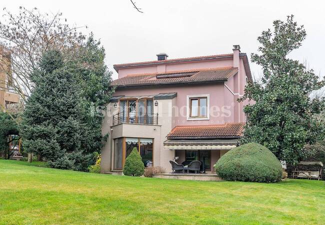 Çekmeköy'de Nezih Sitede Müstakil Bahçeli Tripleks Villa 2