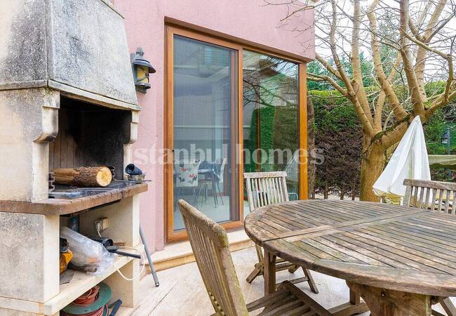 Çekmeköy'de Nezih Sitede Müstakil Bahçeli Tripleks Villa 3