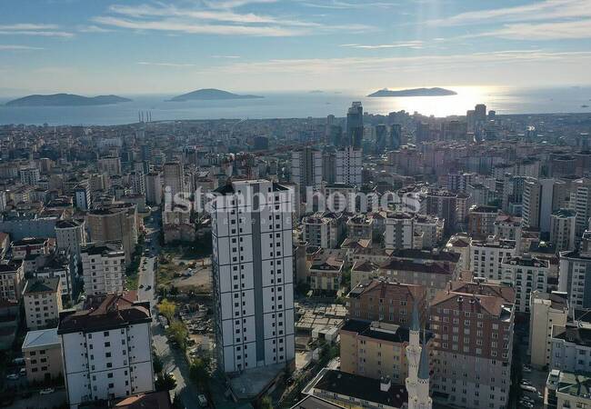 Flats in Complex with Pool in Maltepe Istanbul