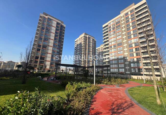 آپارتمان نزدیک به جاده اصلی و ایستگاه مترو در چکمکوی، استانبول 1