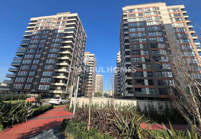 آپارتمان نزدیک به جاده اصلی و ایستگاه مترو در چکمکوی، استانبول 3