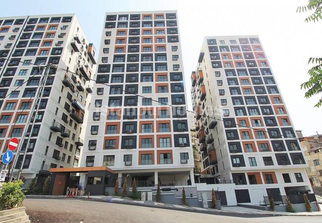 1-bedroom Flat in a Complex Near the Metrobus Stop in Kagithane