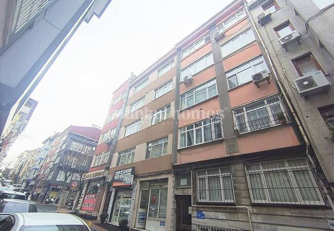 Furnished Apartment with Renovated Luxe Design in Istanbul Fatih 3