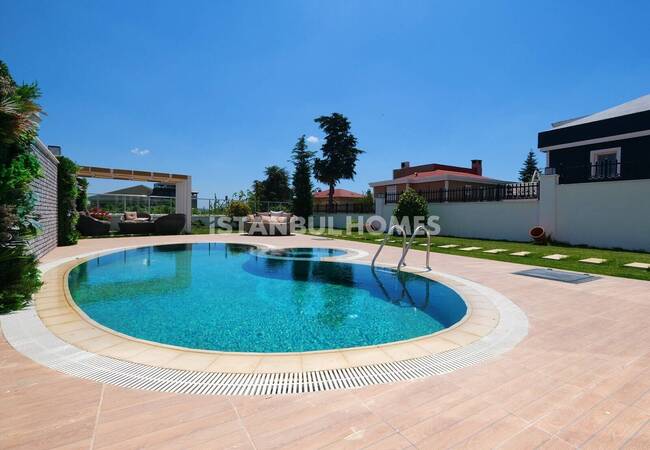 伊斯坦布尔 Buyukcekmece 的海景别墅和私人游泳池 5
