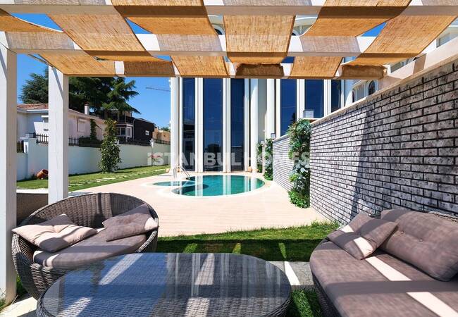 伊斯坦布尔 Buyukcekmece 的海景别墅和私人游泳池 7