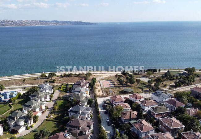 伊斯坦布尔 Buyukcekmece 的海景别墅和私人游泳池 8