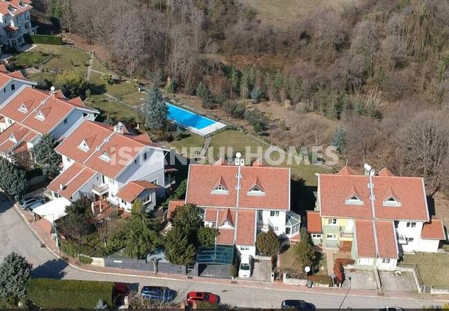 Sarıyer Zekeriyaköy'de Lüks Sitede Orman Manzaralı İkiz Villa 1