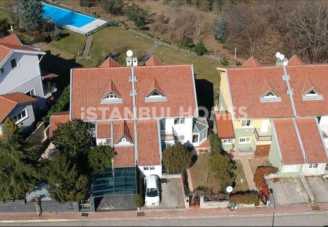 Sarıyer Zekeriyaköy'de Lüks Sitede Orman Manzaralı İkiz Villa 2
