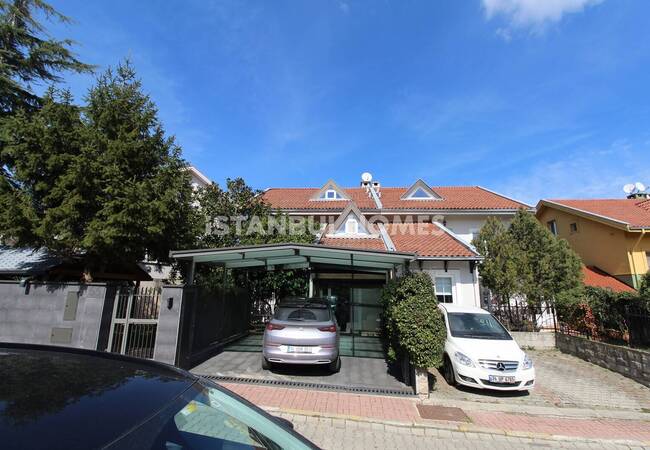 Sarıyer Zekeriyaköy'de Lüks Sitede Orman Manzaralı İkiz Villa 4